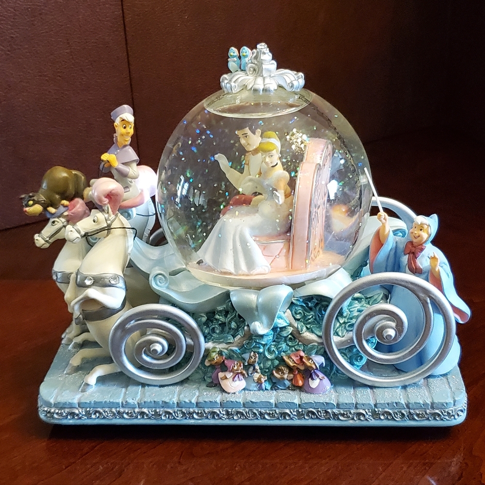 Disney Cinderella 50th Anniversary Musical Water Snow Globe in Mint Condition